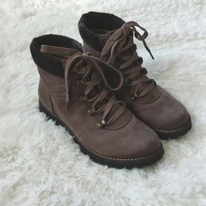 Sonoma Boots, women's size 7, gray/brown